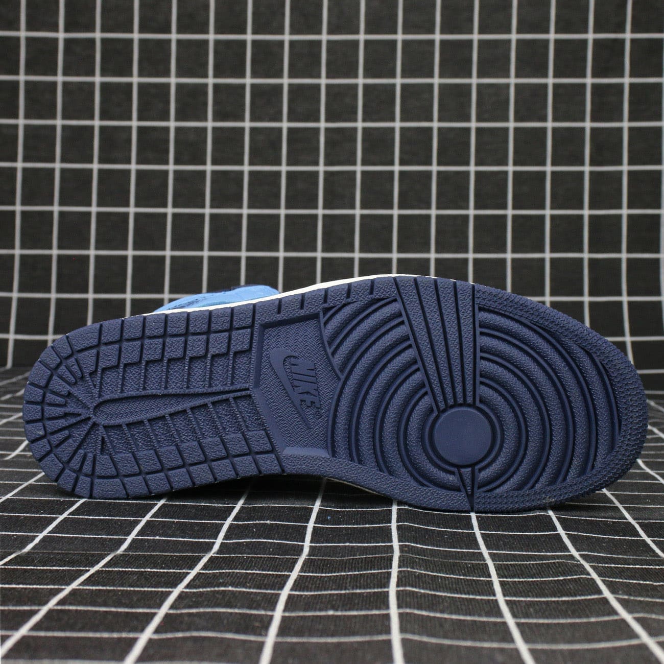 Air Jordan 1 Retro High OG Obsidian Replica