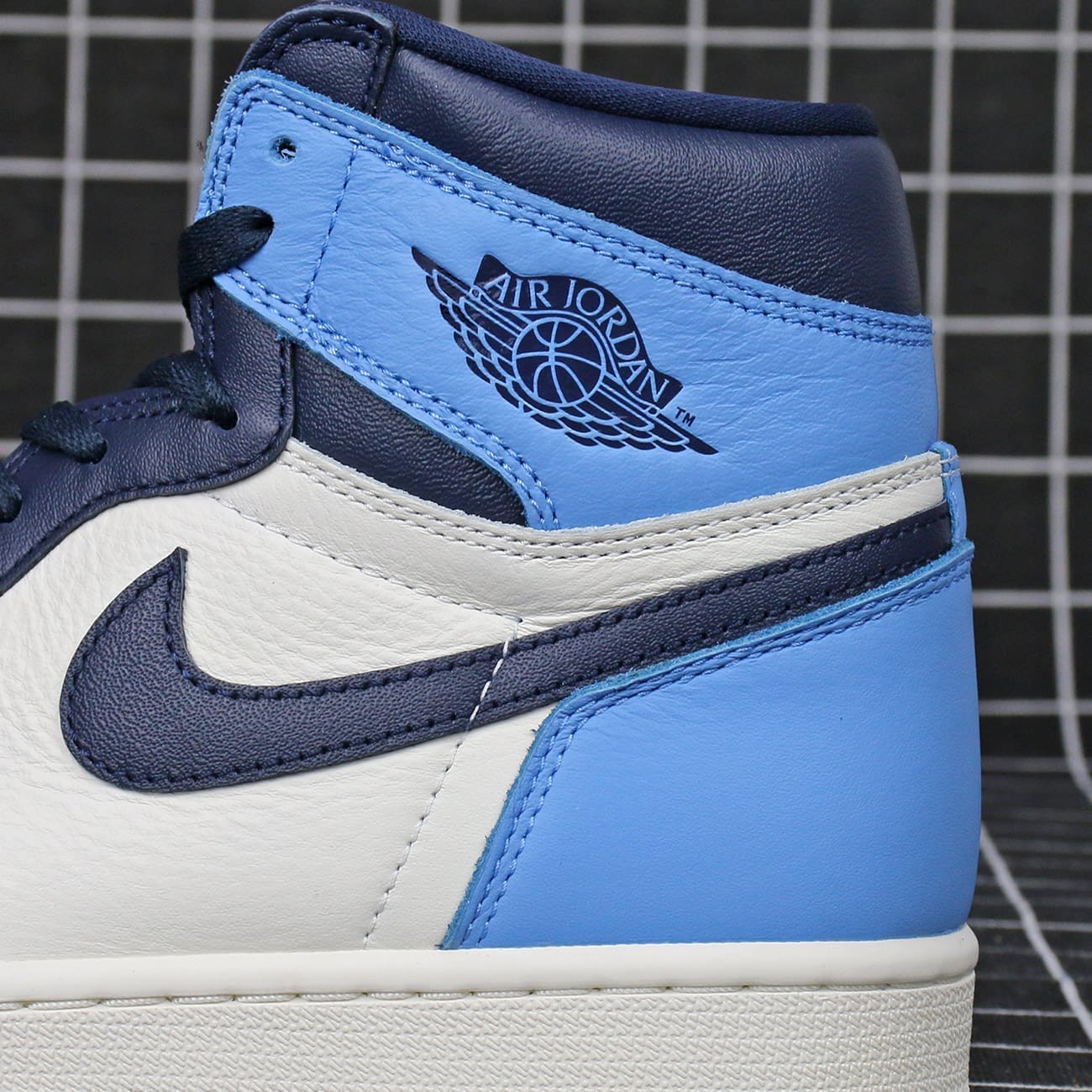 Air Jordan 1 Retro High OG Obsidian Replica