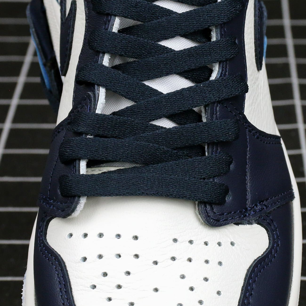 Air Jordan 1 Retro High OG Obsidian Replica
