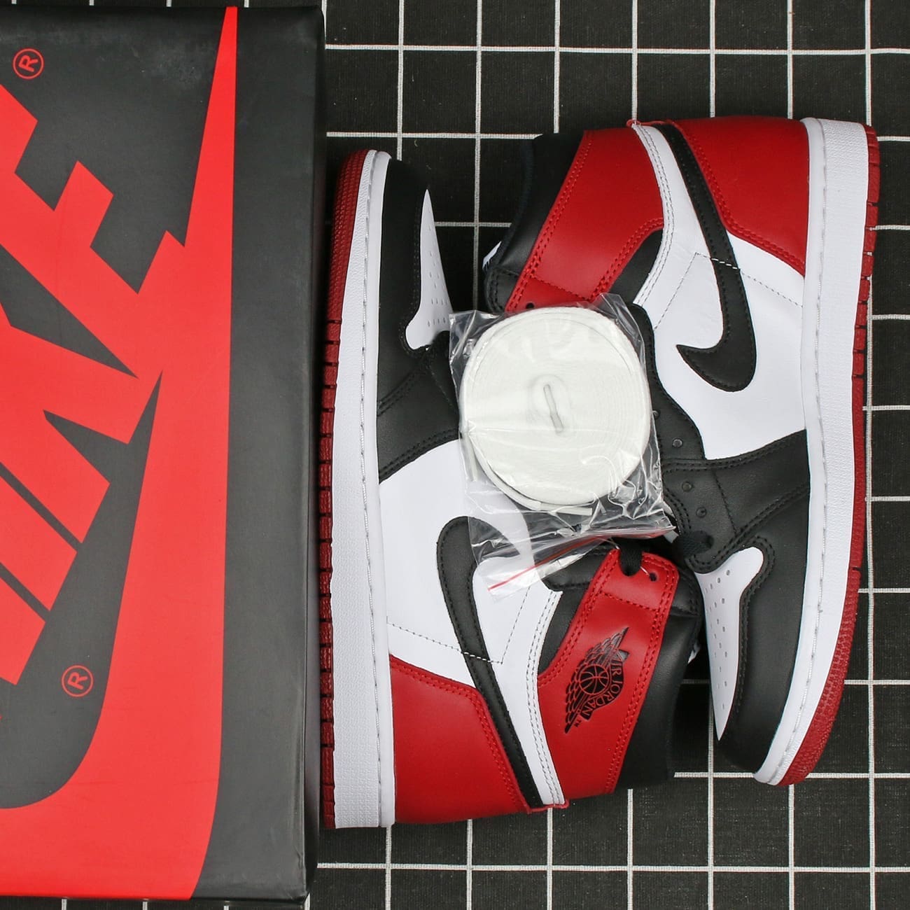 Air Jordan 1 Retro High OG Black Toe Replica