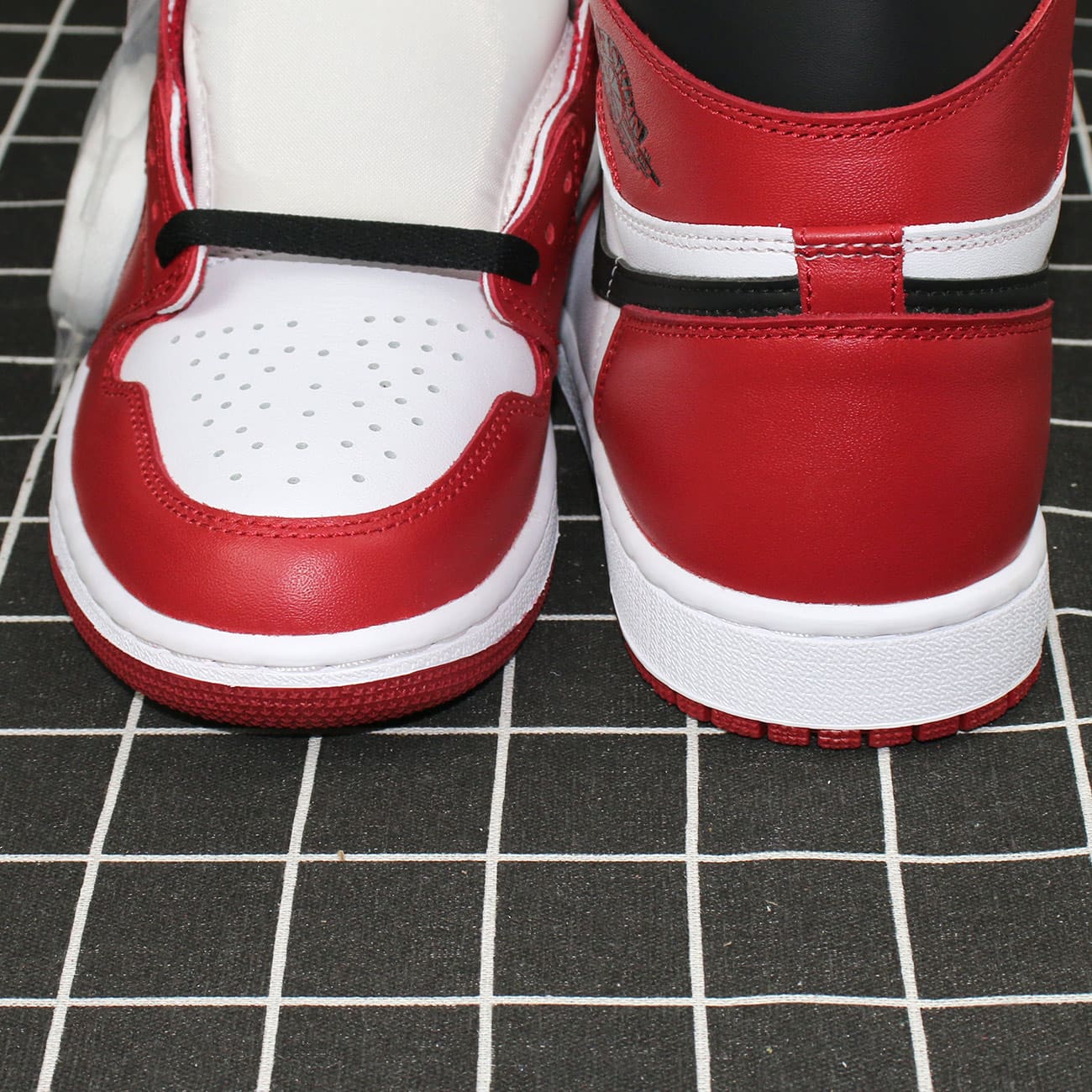 Jordan 1 Retro Chicago (2015) Replica