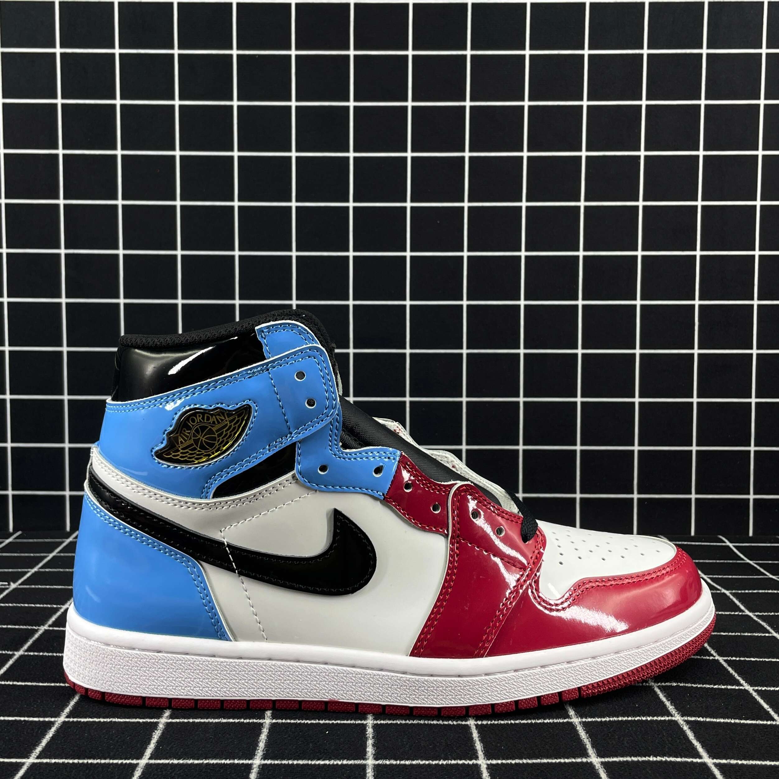 Jordan 1 Retro High Fearless UNC Chicago Replica
