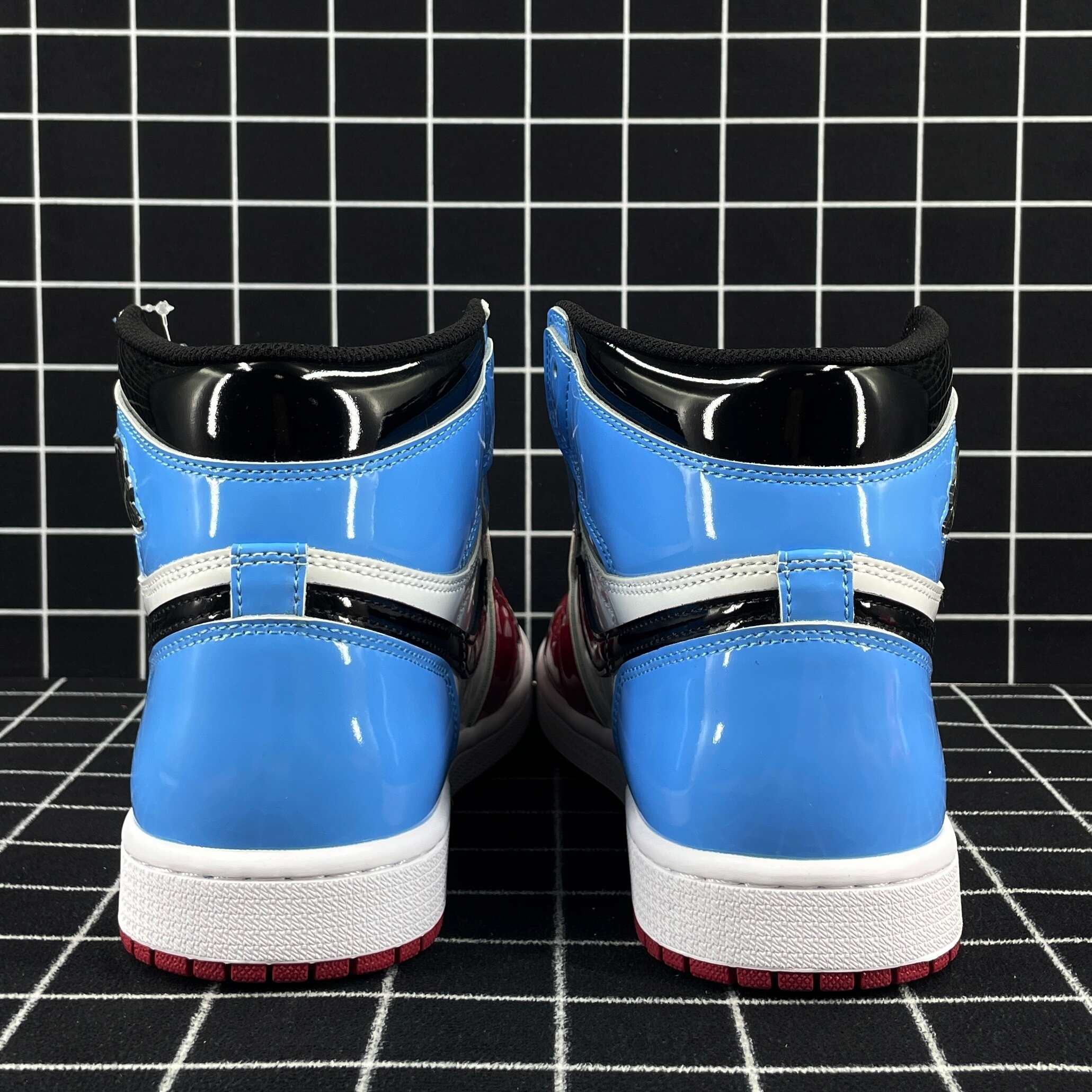 Jordan 1 Retro High Fearless UNC Chicago Replica