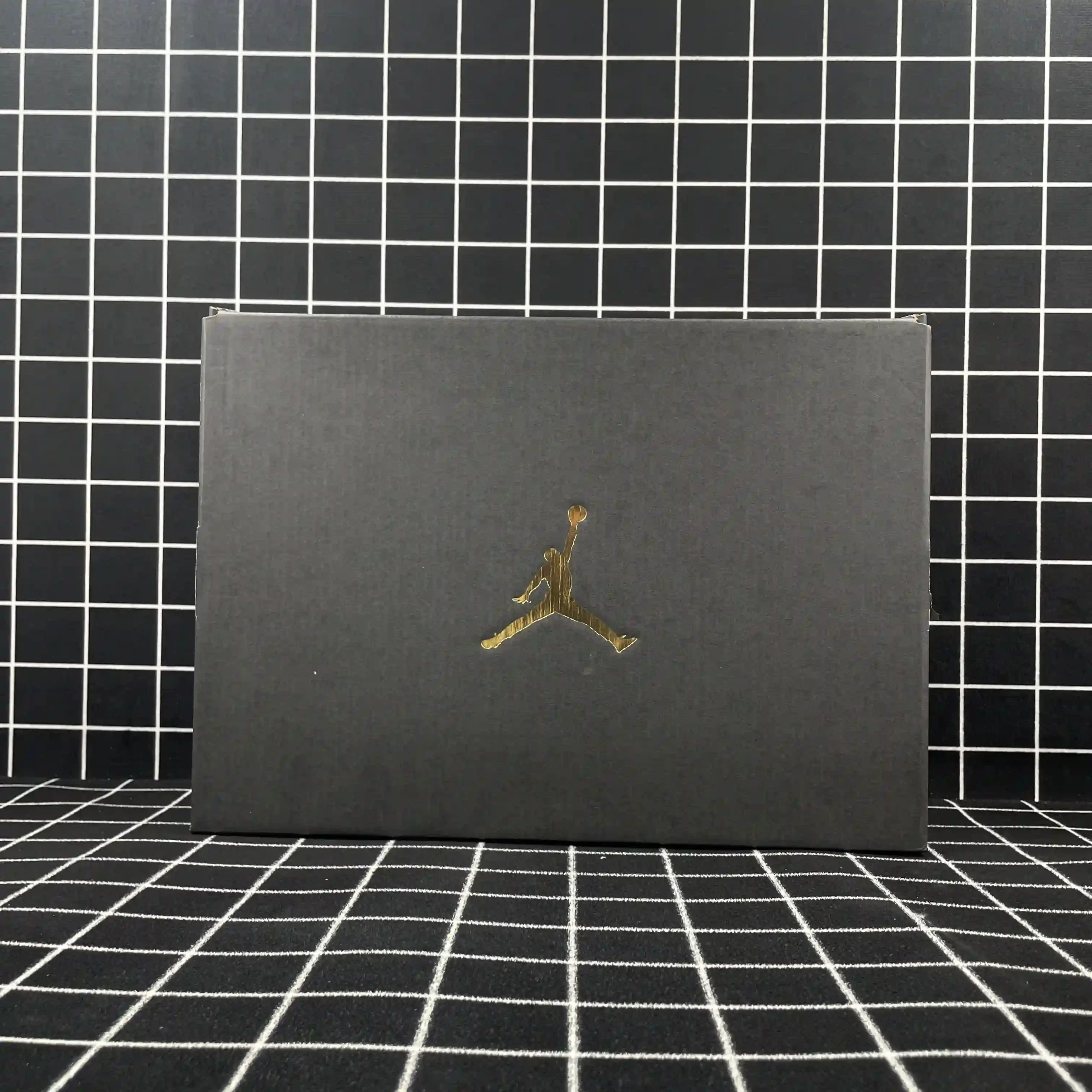 Air Jordan 1 Retro Mid Tuxedo Replica