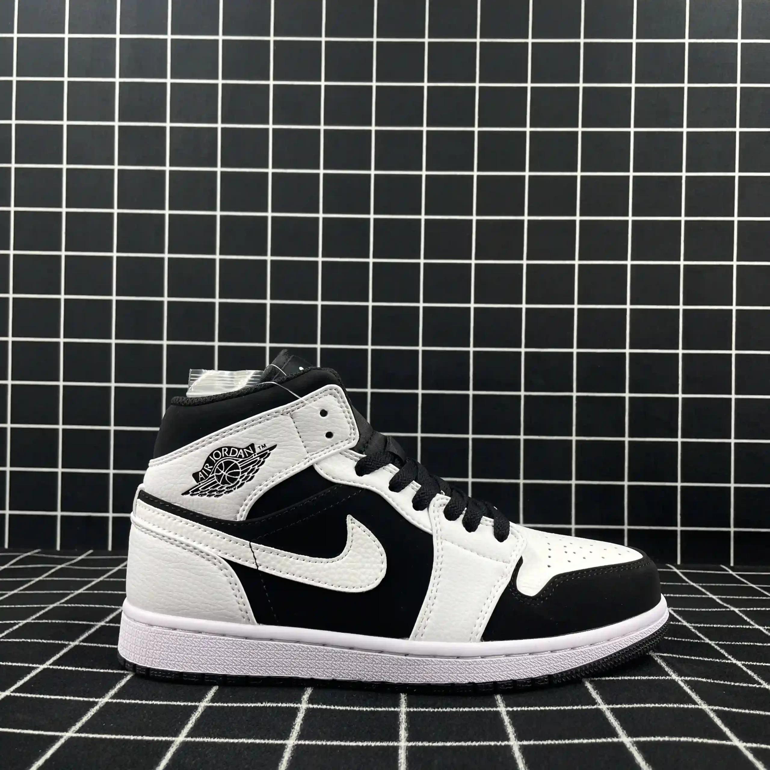 Air Jordan 1 Retro Mid Tuxedo Replica