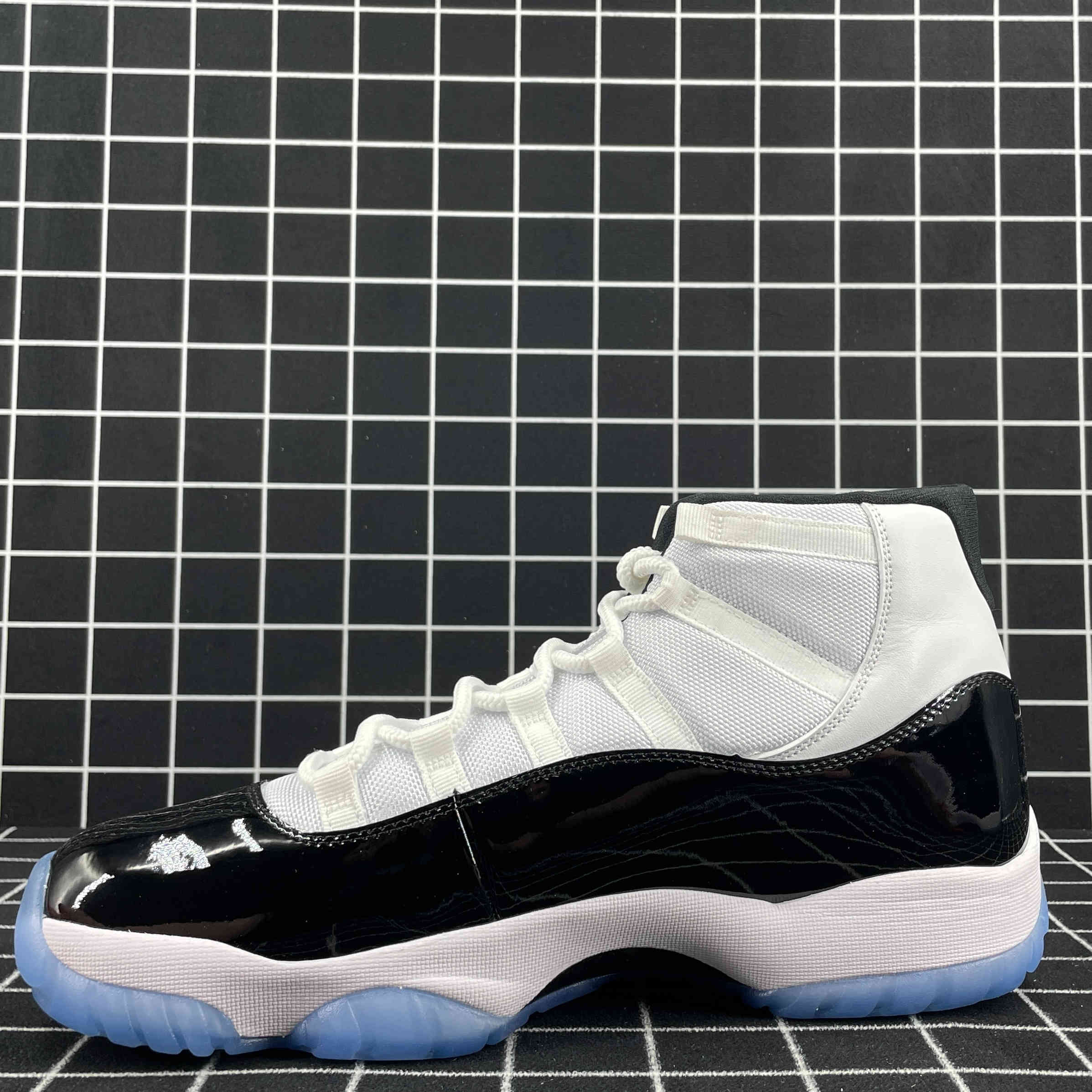 Air Jordan 11 Retro Low Emerald Replica