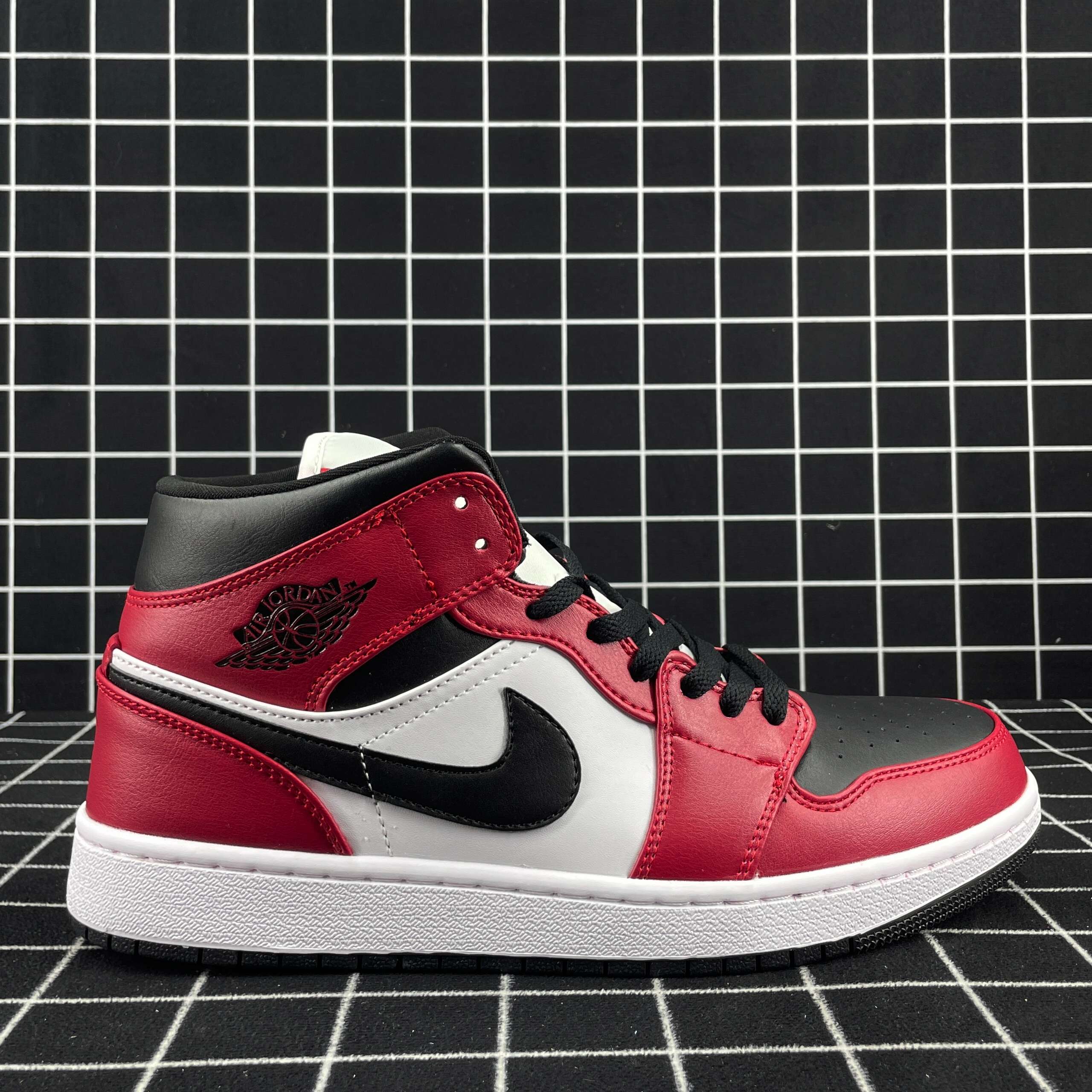 Air Jordan 1 Mid Chicago Black Toe