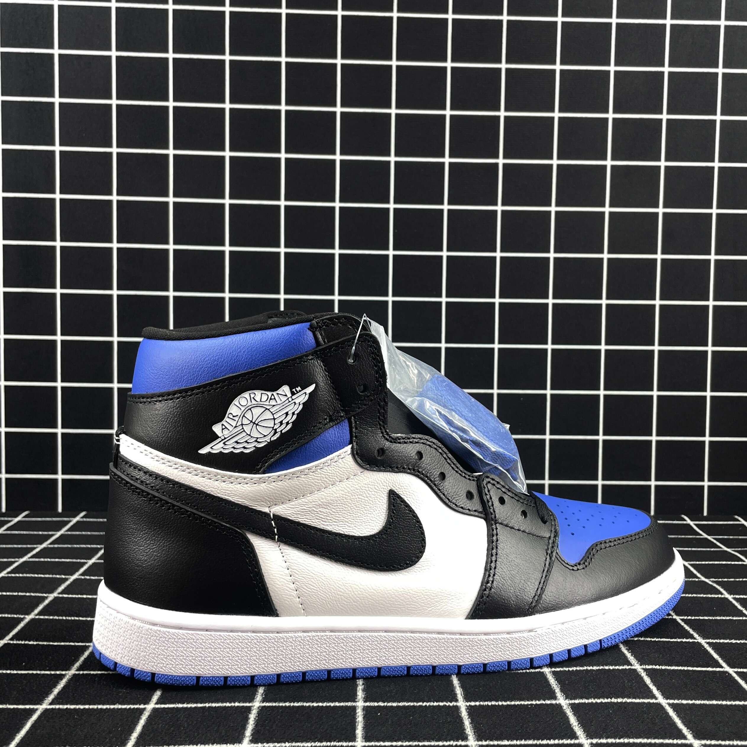 Air Jordan 1 Retro High OG Royal Toe Replica