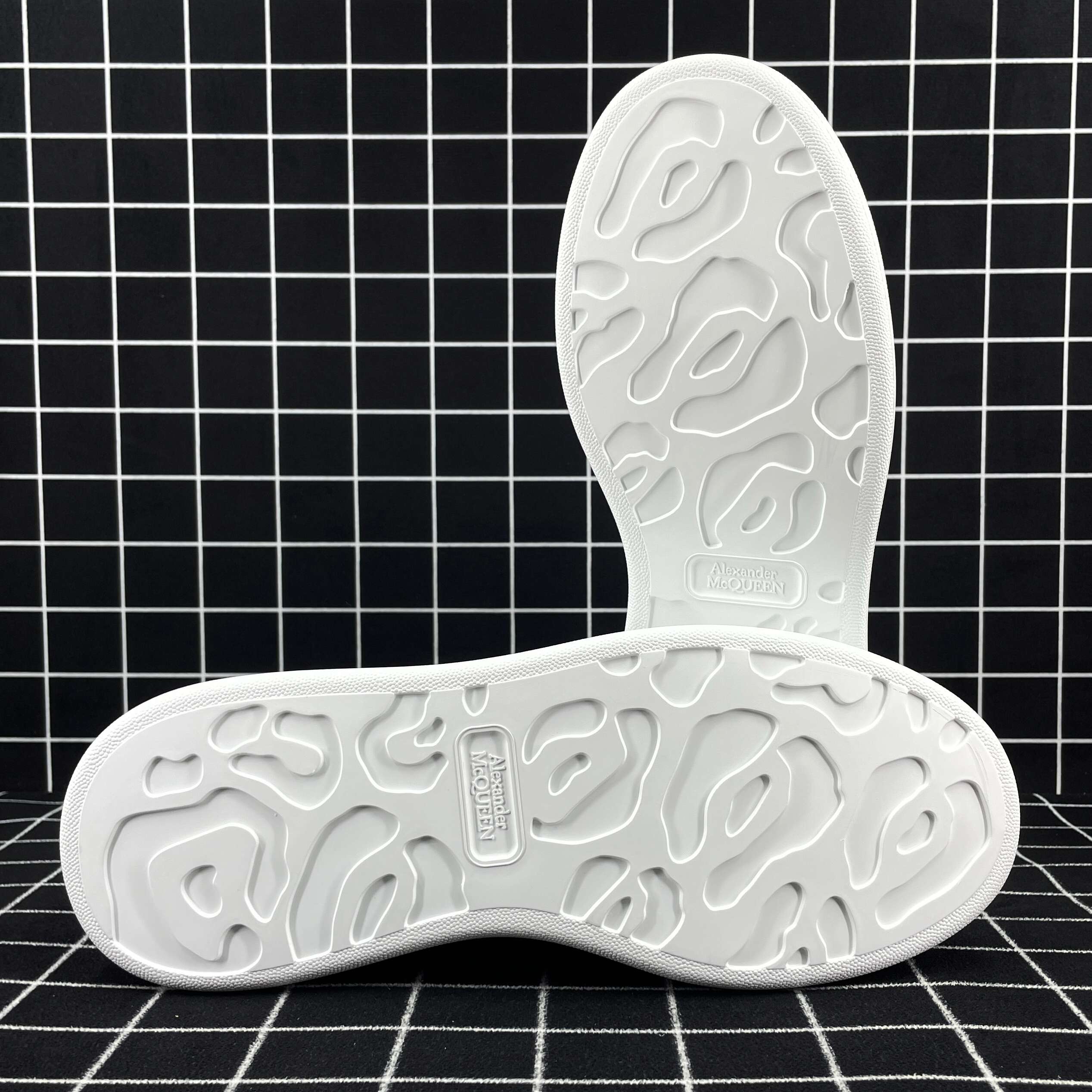 Alexander McQueen Oversized Sneaker White Smooth Calf Leather with Pearlescent Shock Pink Heel Replica