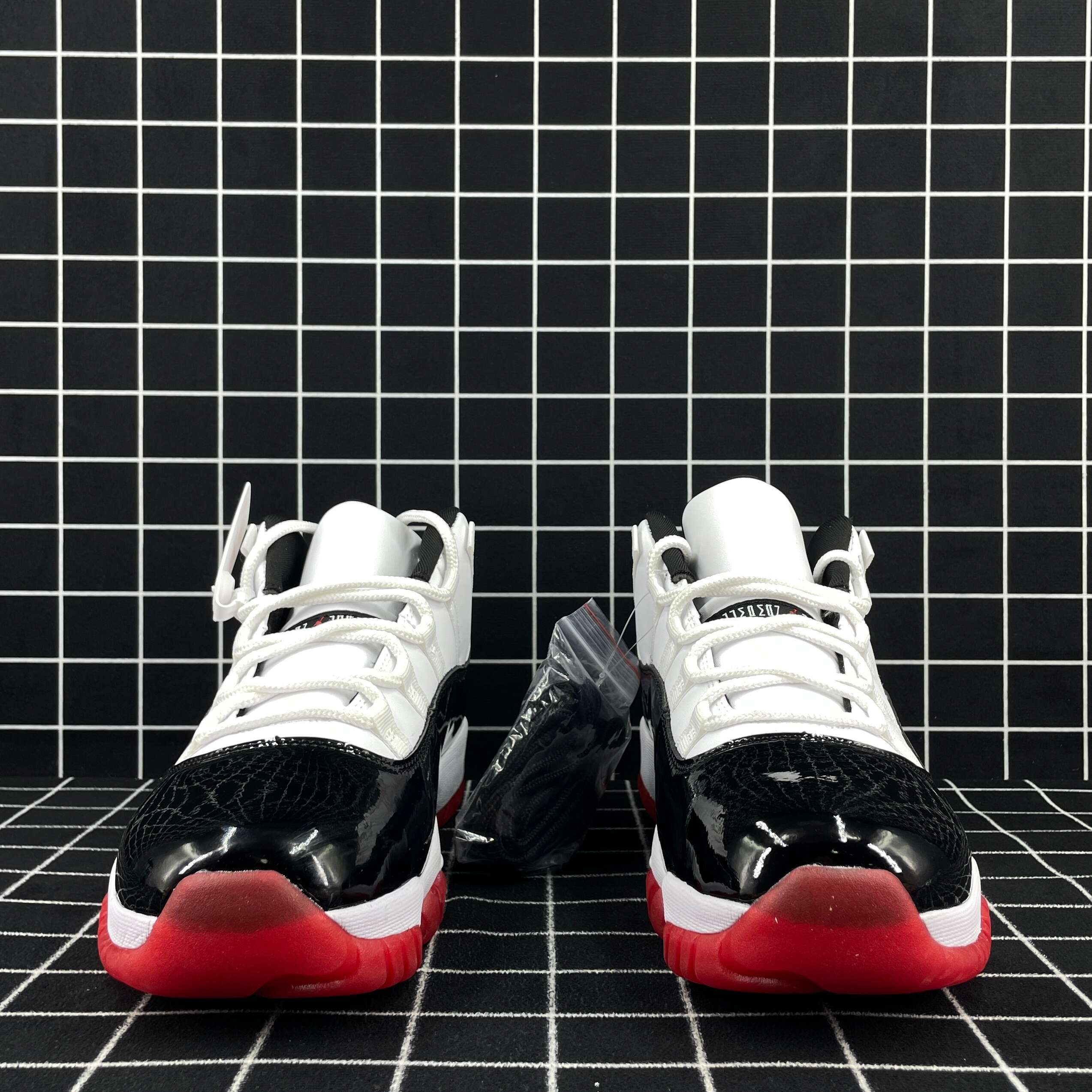 Jordan 11 Retro Low Concord Bred Replica