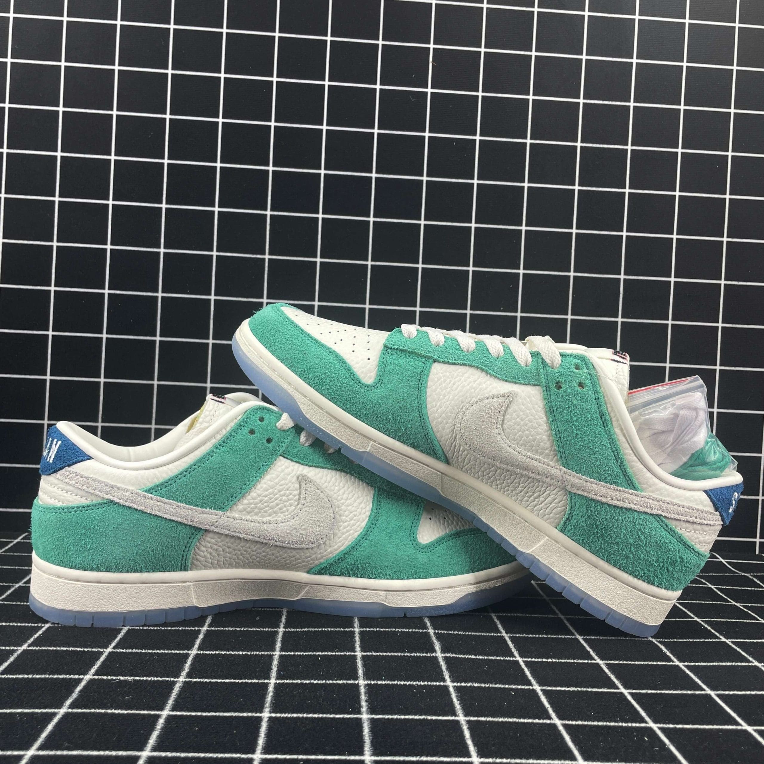 Kasina x Dunk Low Road Sign Replica