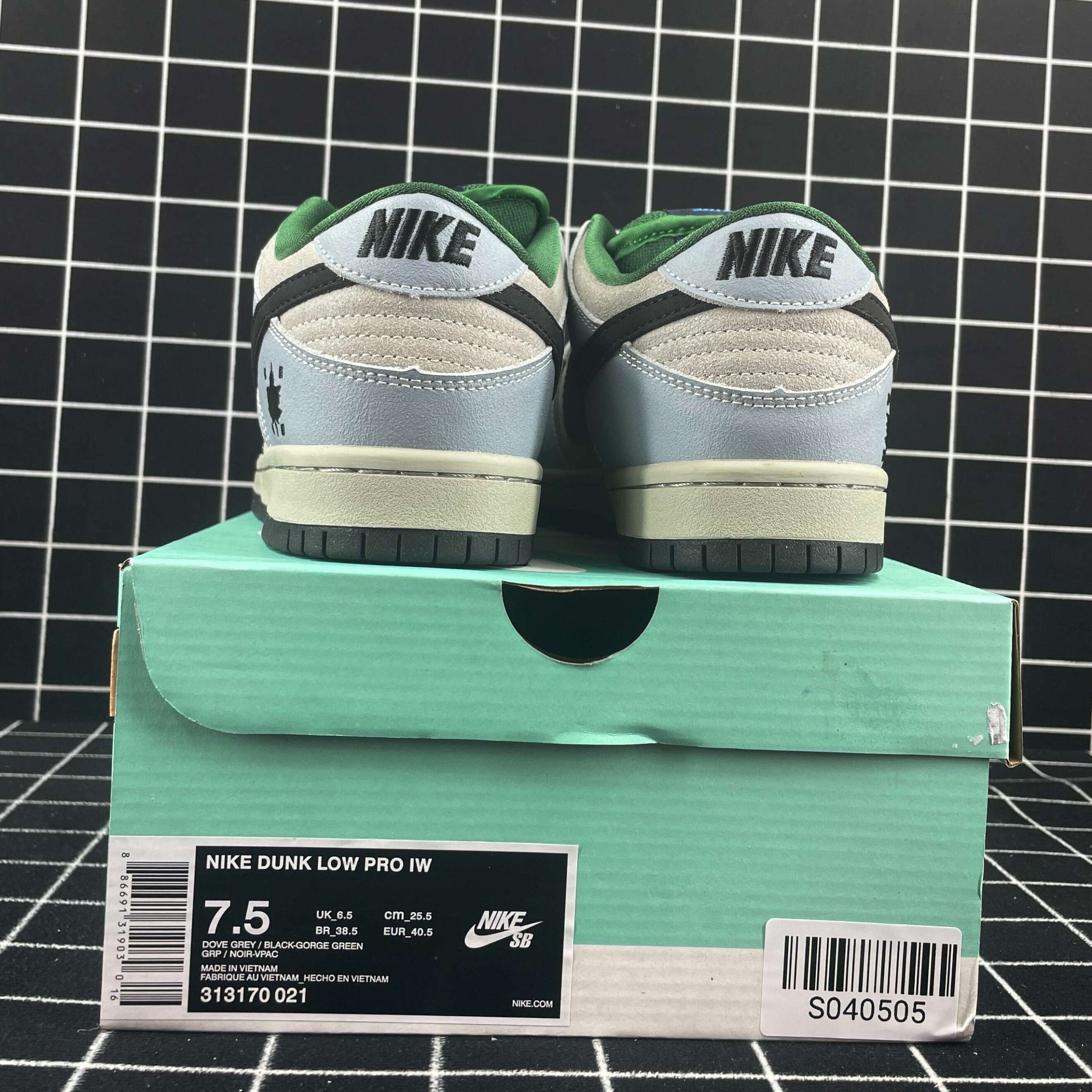 Nike Dunk SB Low Maple Leaf Central Park Replica