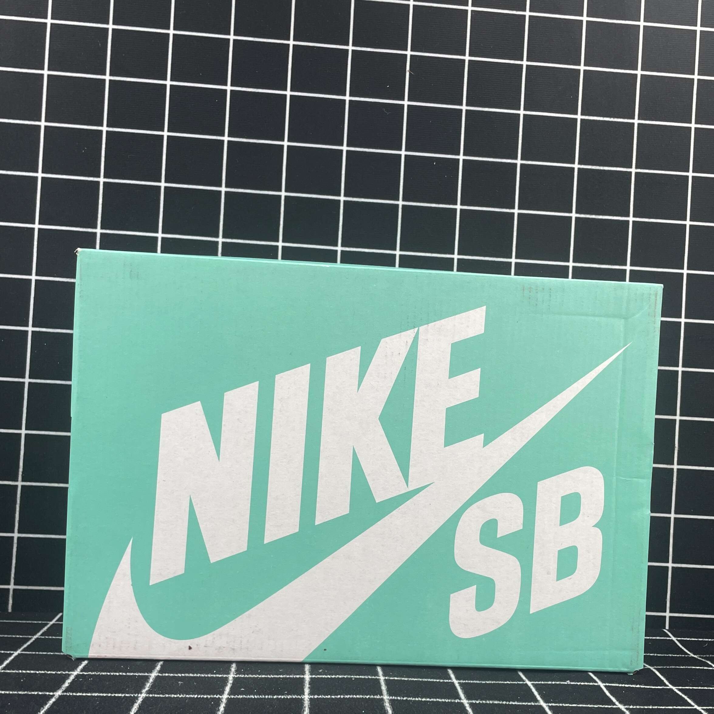 Nike Dunk SB Low Maple Leaf Central Park Replica