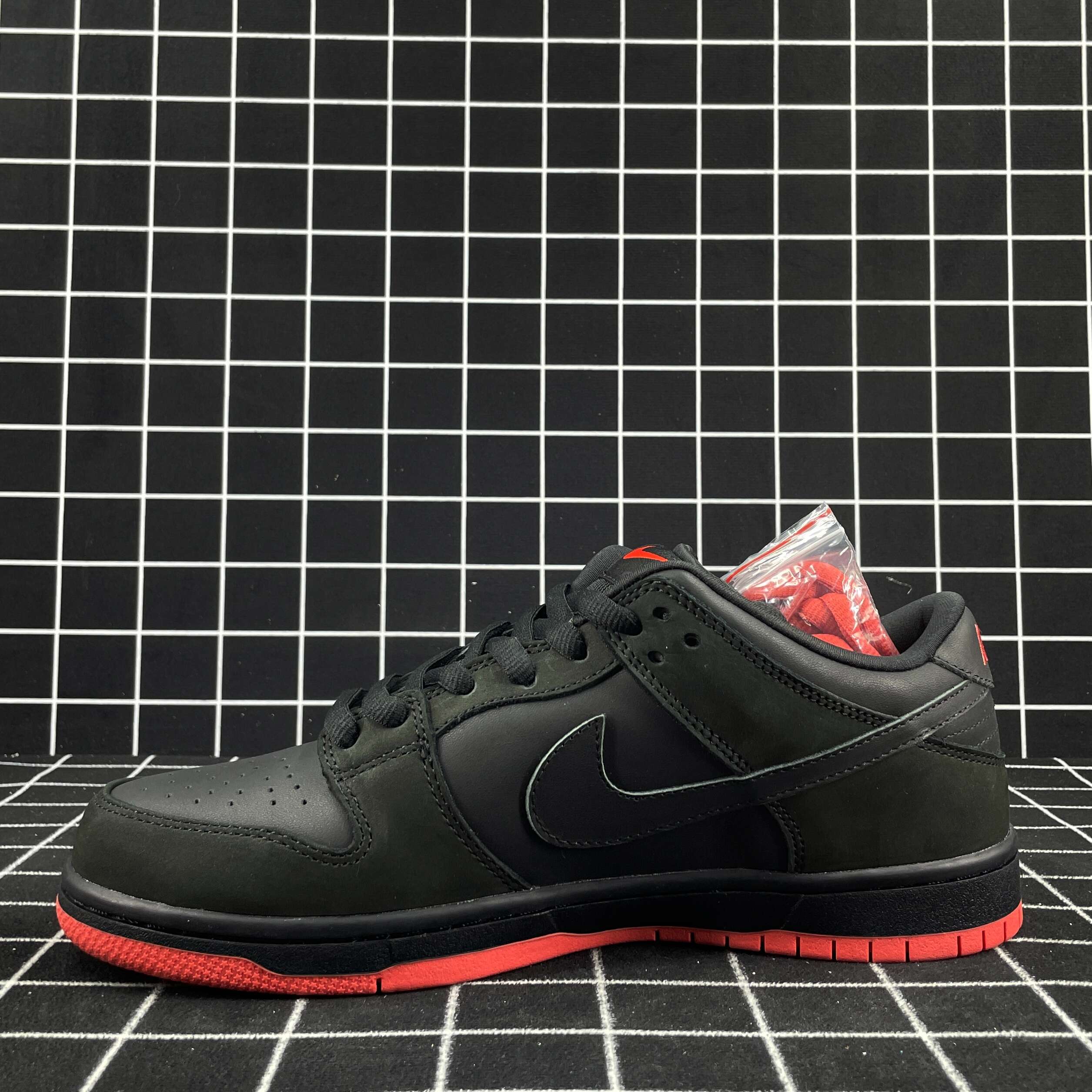 Nike SB Dunk Low Black Pigeon Replica
