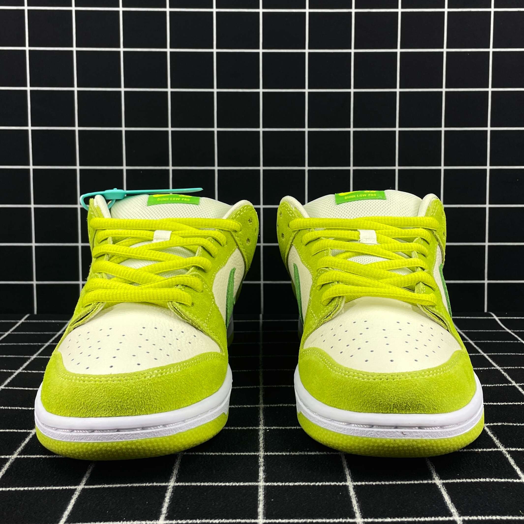 Nike SB Dunk Low Green Apple Replica