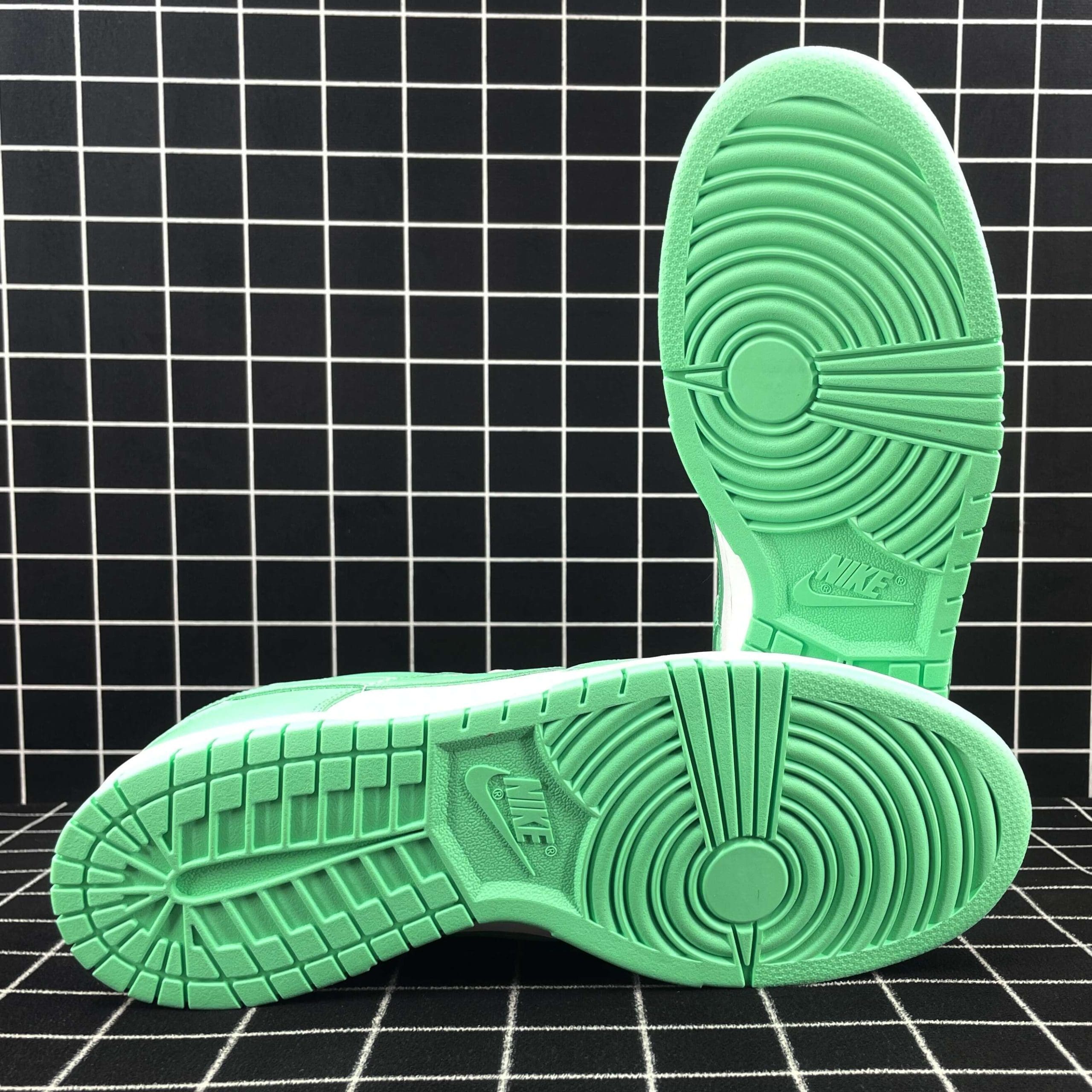 Nike SB Dunk Low Green Glow Replica