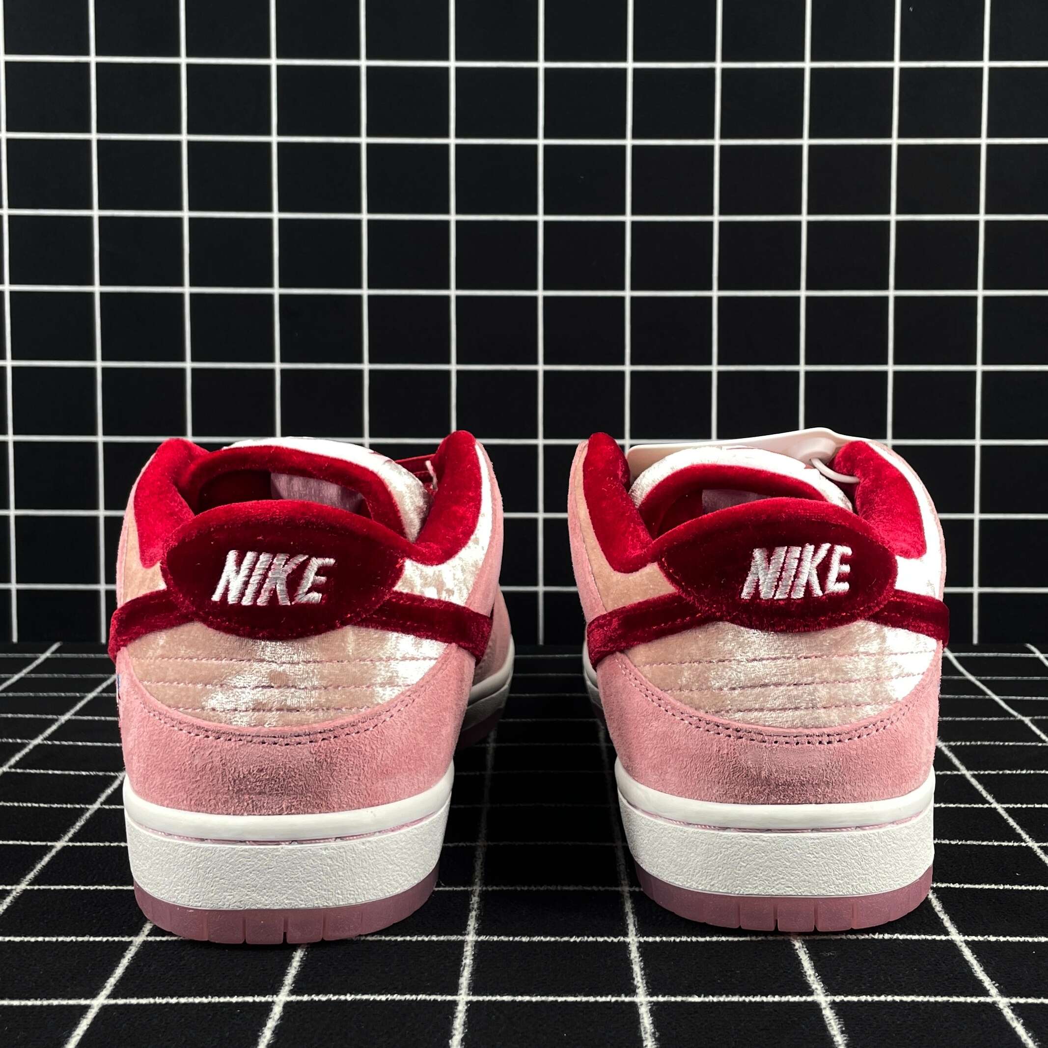 Nike SB Dunk Low StrangeLove Skateboards Replica