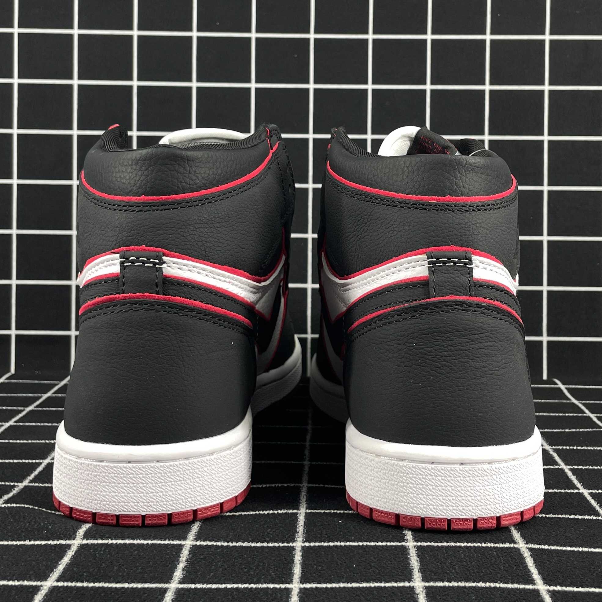 Air Jordan 1 Retro High OG Bloodline Replica