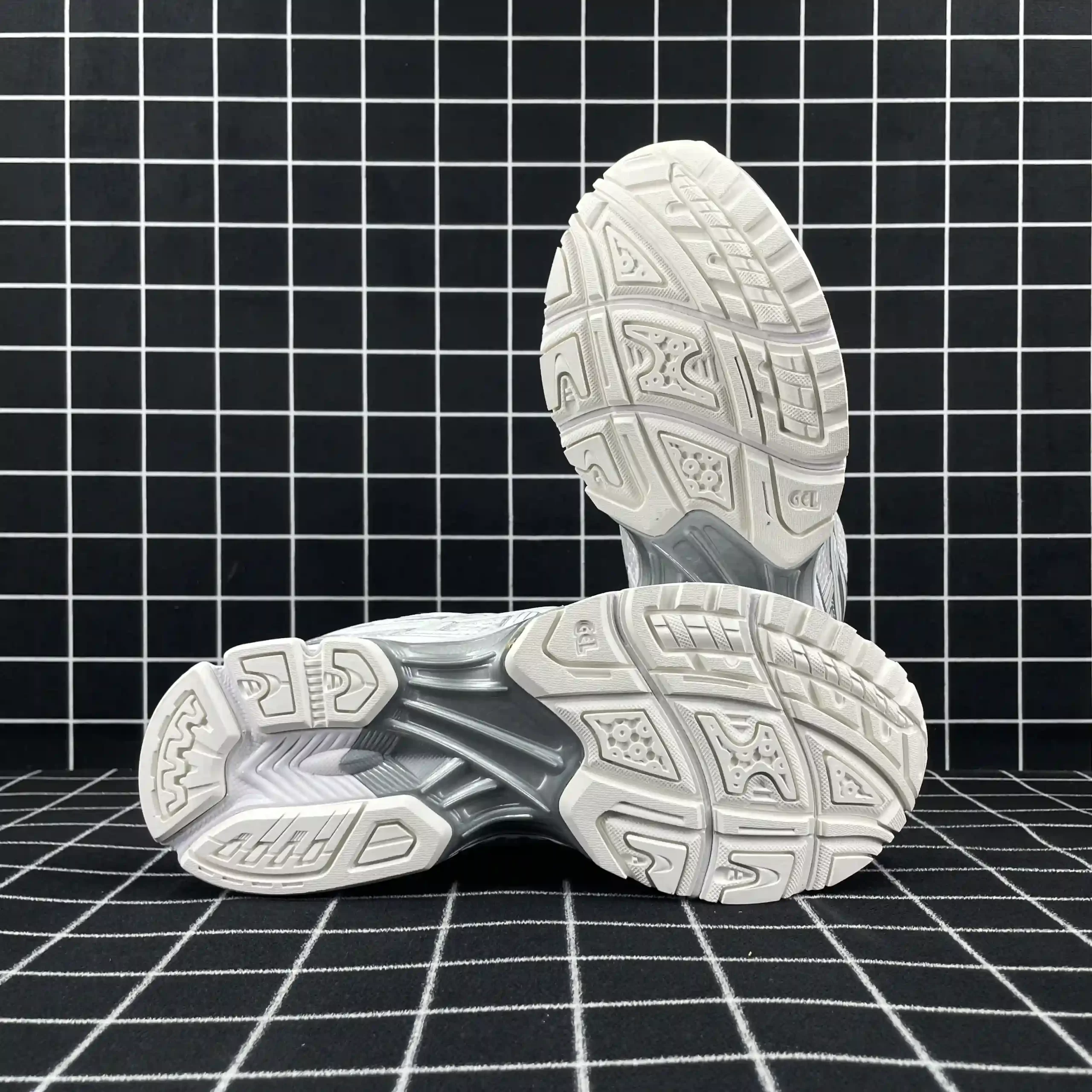 As*ic*s gel-kayano 14 jjjjound silver white