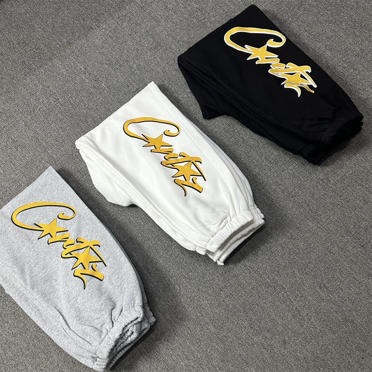 Corteiz Devil Island Yellow Logo Velvet Hooded Sweatshirt and Sweatpants Set for Autumn and Winter