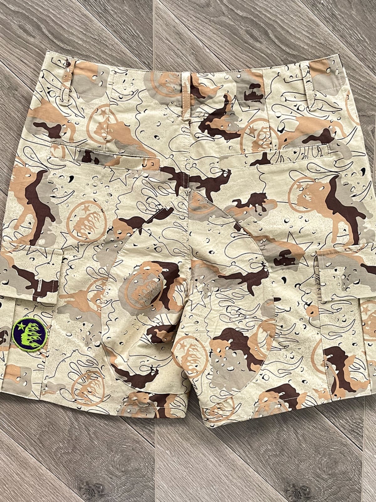 H*lst*r studios embroidery camouflage shorts