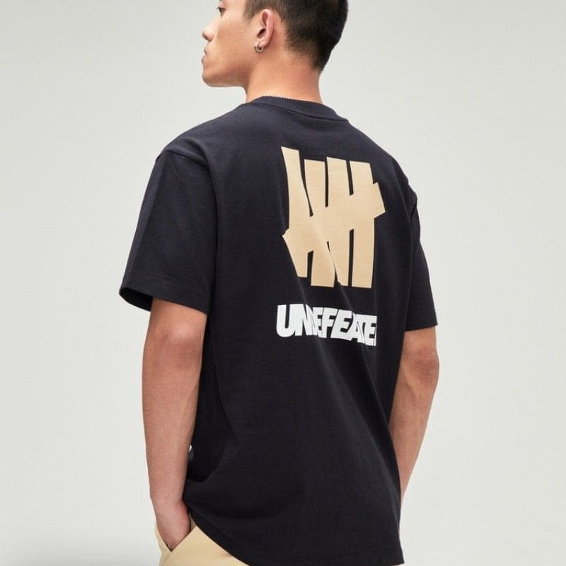 Undefeated Five Bars Letter Print Tee