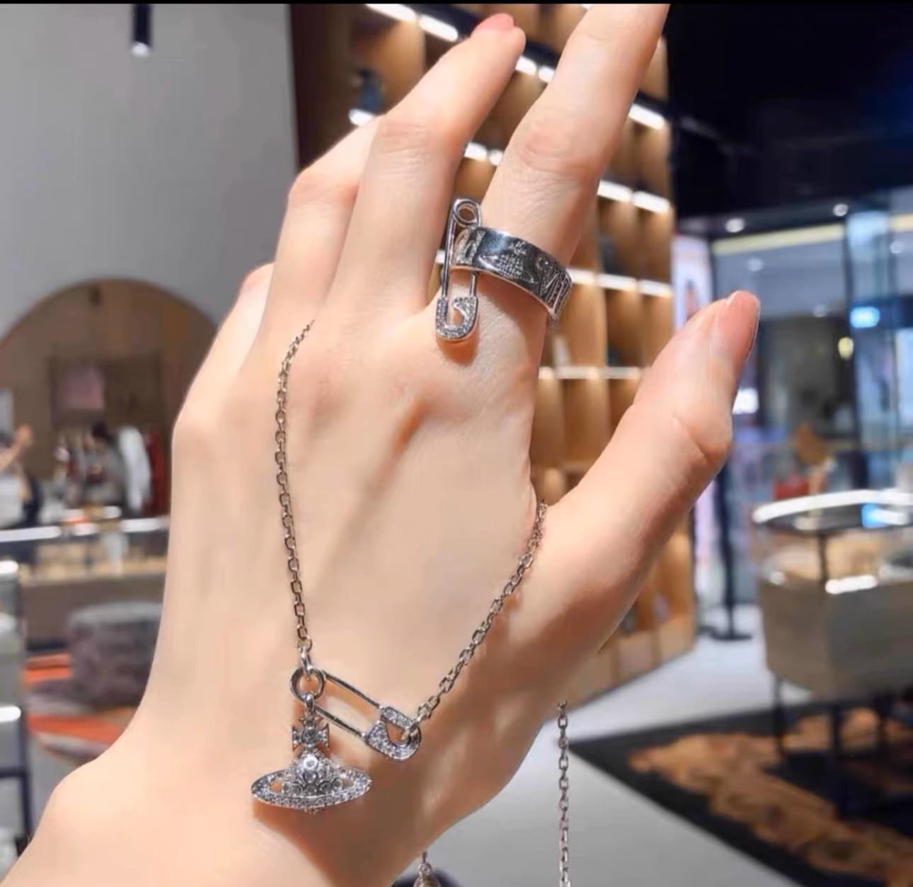 u1u1enne westwood saturn pearl necklace empress dowager pin pearl necklace