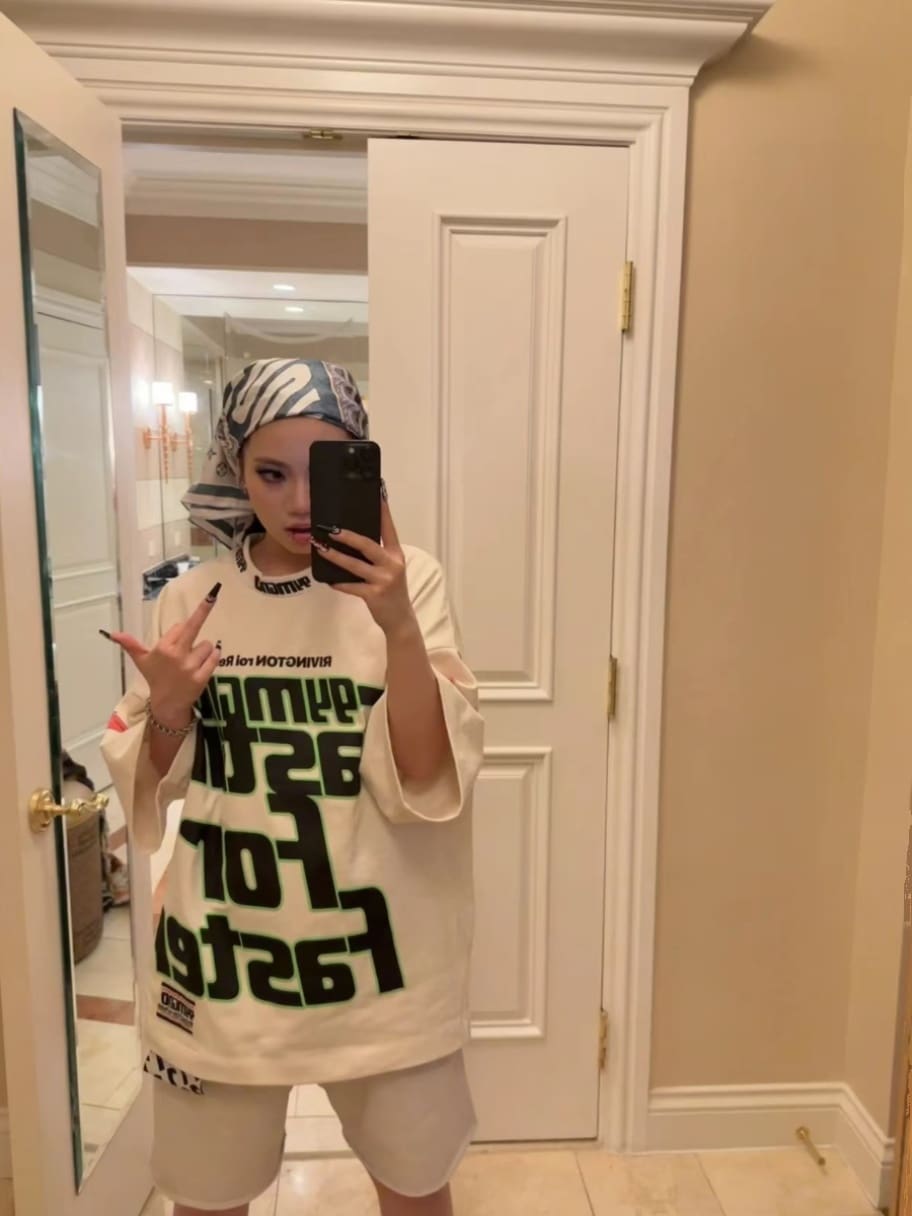 RRR123 Graffiti Letter Print Loose Round Neck T-Shirt